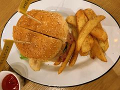 德国盘肠汉堡-HELLO 27 意面·沙拉·帕尼尼