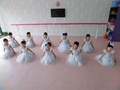 爱心isee灰姑娘(顺义华联店)-Isee灰姑娘国际儿童艺术中心(BHGMall店)