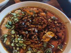 -老牌坊云南鱼豆花火锅(爱建店)