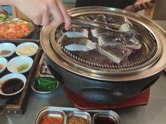 -围炉肉舍•炭烤活鳗•丹东海鲜烤肉(步行街店)