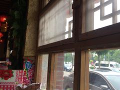 景观位-靠山屯东北农家菜(八龙桥雅苑店)
