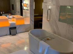 -上海滴水湖皇冠假日酒店