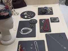 -Her Sight设计师女装集合店(静安华山路店)