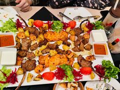 碎牛肉饼烤肉拼盘-Efes Turkish & Mediterranean Cuisine 艾菲斯餐厅(陆家嘴店)