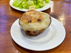 芹菜腐竹-宝瑞门钉肉饼店