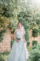 -现代经典婚纱摄影