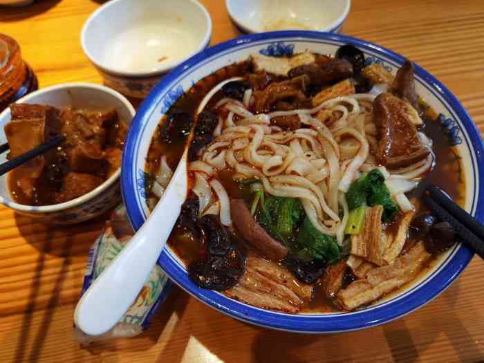 九龙面馆-"避开高峰排队时间探了网红店,撸了遍菜单都.