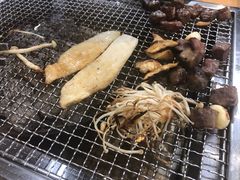 蘑菇拼盘-肉甲韩国木炭烤肉(新壹街1店)