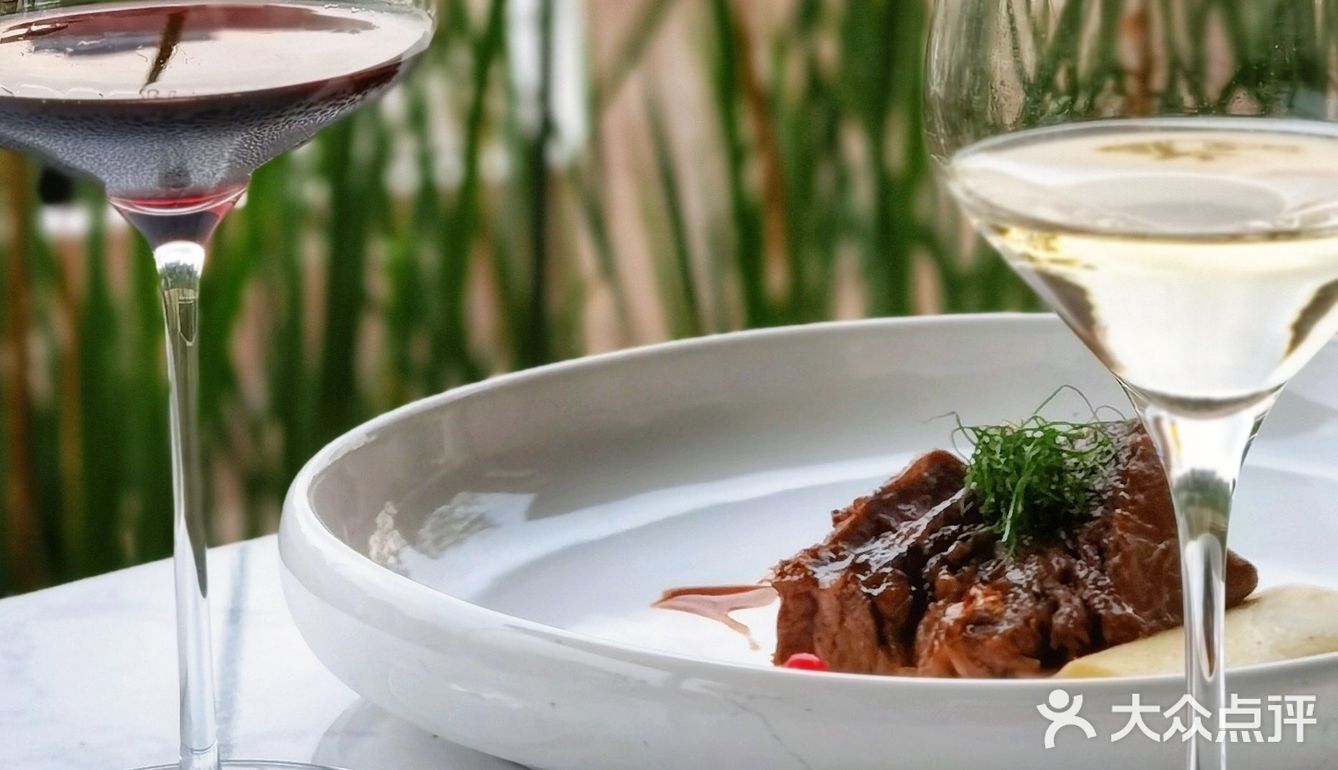 麓湖麓轩97湖畔黄昏下的浪漫黑珍珠餐厅