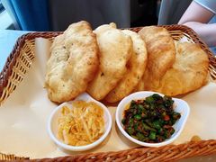 油饼夹菜-小谭川菜(紫薇田园店)