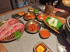 -草家酱蟹炭火烤肉店(珲春南路一店)