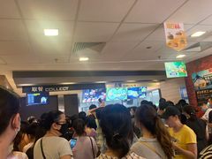 等位区-麦当劳(凯德广场店)