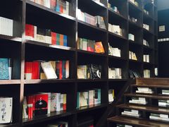 -钟书阁(松江泰晤士小镇店)