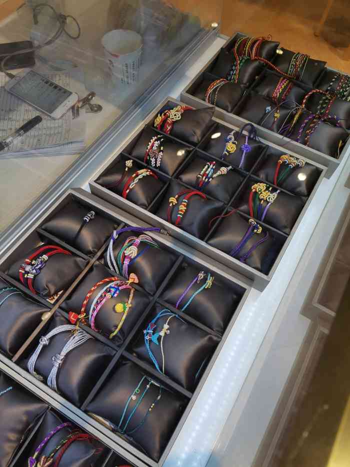 结绳匠人-"超级工厂的左手边就是,可以自带转运珠编绳.