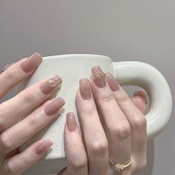 -花岐款式专研健康美甲沙龙