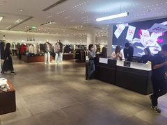 -URBAN REVIVO(高德置地广场·春广场店)