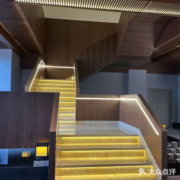 不喝酒的话开车来也是非常方便的！