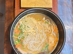 -银米·云南传统过桥米线(双廊黑金冠店)