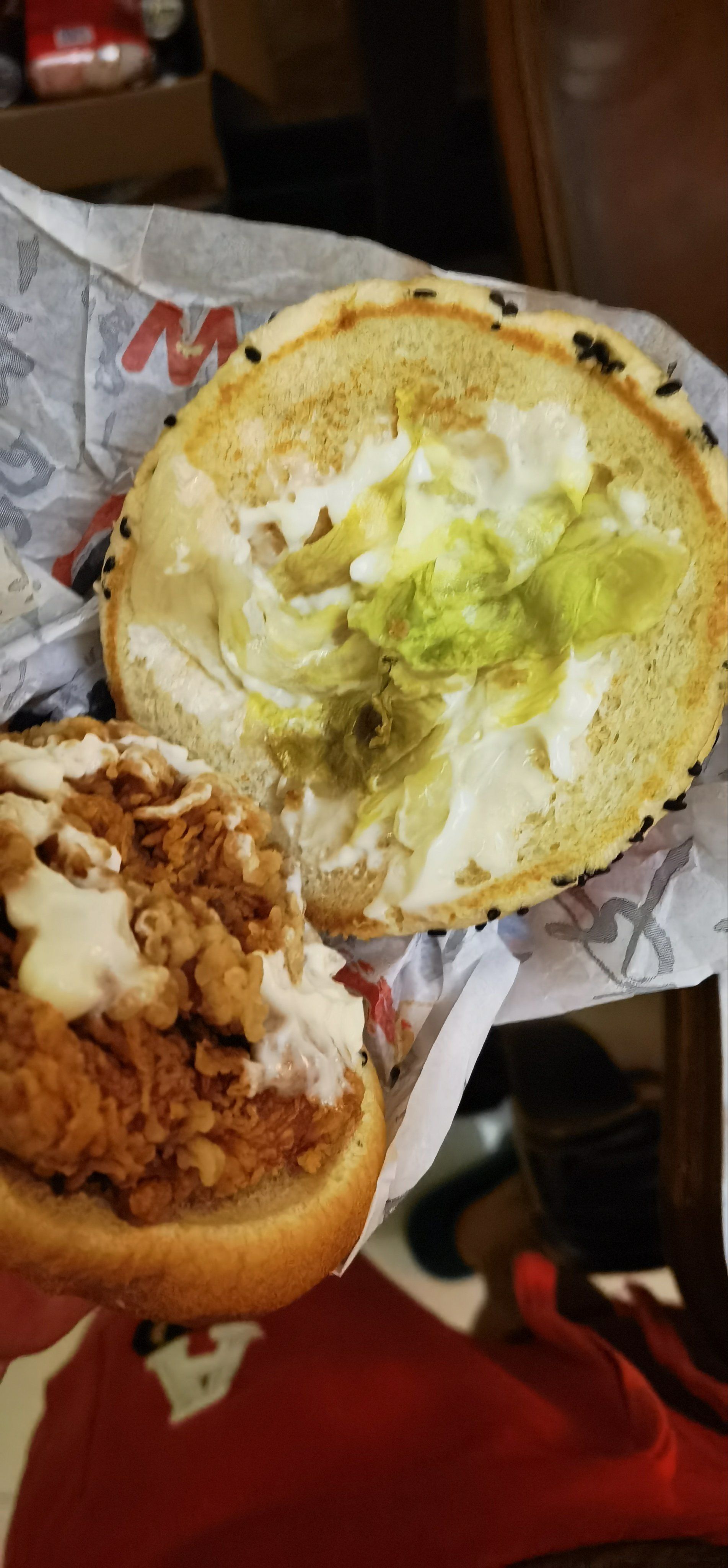 华莱士恒大城二期店,辣汉堡刚点的里面放烂