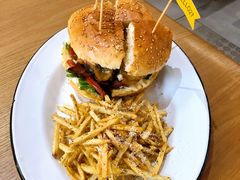 27&nbsp;牛肉汉堡-HELLO 27 意面·沙拉·帕尼尼