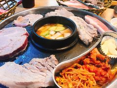 -江南猪肉商会无限续吃(弘大店)