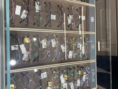 -博士眼镜集团石人工眼镜(虹口万泰店)