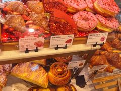 迷你草莓羊角起酥-巴黎贝甜(开发区安盛店)
