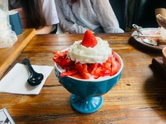 草莓牛奶冰沙-I HOLIC艾豪丽披萨(KKone店)