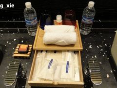 16洗梳用品齐全,连扎马尾的圈圈都有-上海外滩英迪格酒店