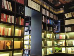 -钟书阁(松江泰晤士小镇店)