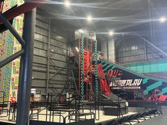 -极限PLAY运动娱乐新世界·团建派对表演休闲馆·室内高空游乐园
