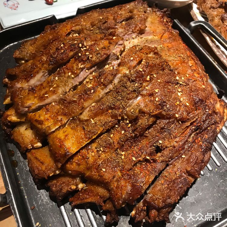 夏天还是要撸串 啤酒 羊排走起哈哈 和朋友来着小聚