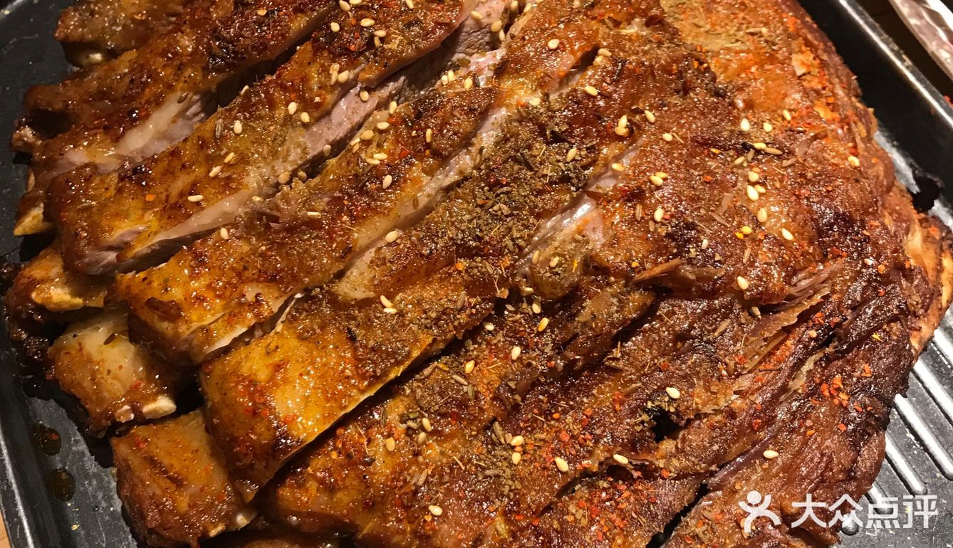 夏天还是要撸串 啤酒 羊排走起哈哈 和朋友来着小聚