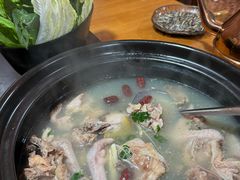 -果松木炭酸菜铜火锅·外婆参鸡汤