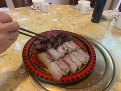 彝家香肠腊肉拼盘-阿斯牛牛十二餐厅•四季餐厅(民族大道店)