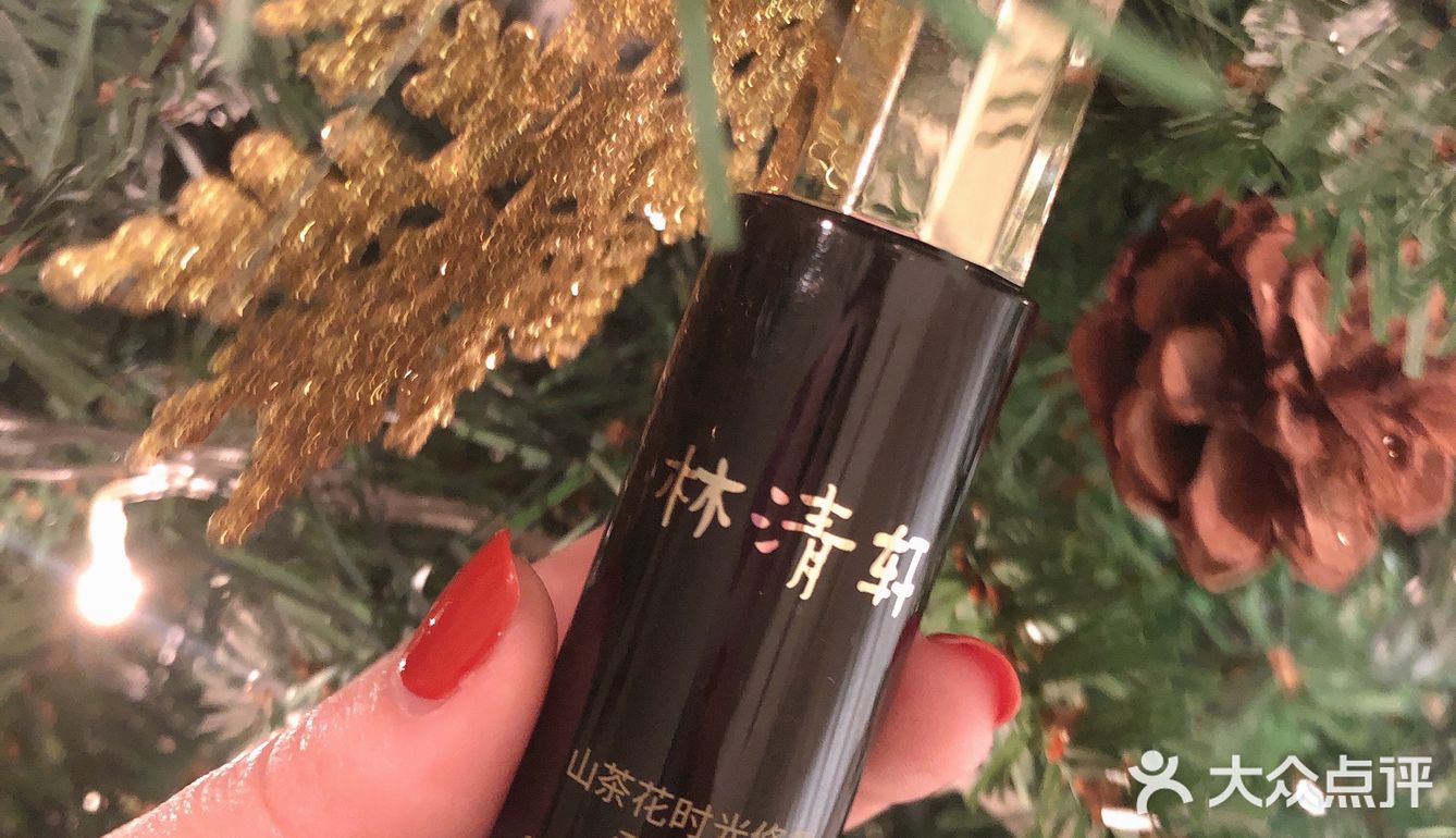 灯光下细看好像有微微的细闪