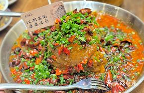 Soft and Tender Pig Trotter with Crispy Skin