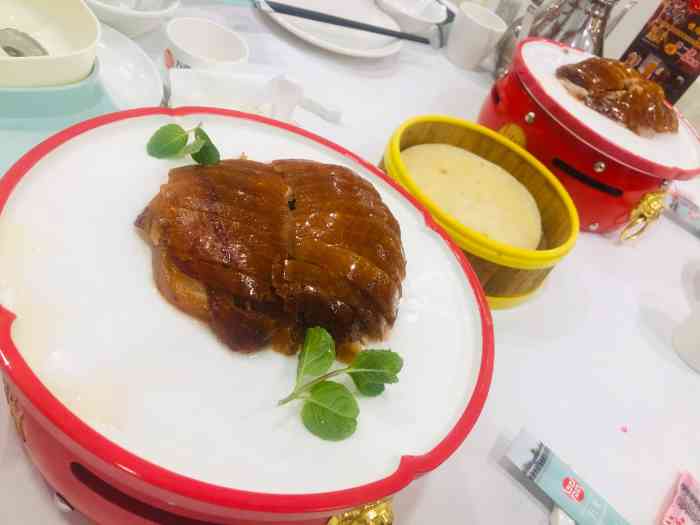 参加同学婚礼位置在昌平区万荣烤鸭店很好找公交也很方便整个一层大厅