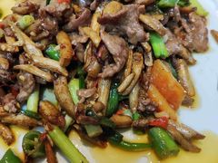 菌菇炒牛肉-云隐小厨·传统大理美食(复兴路店)