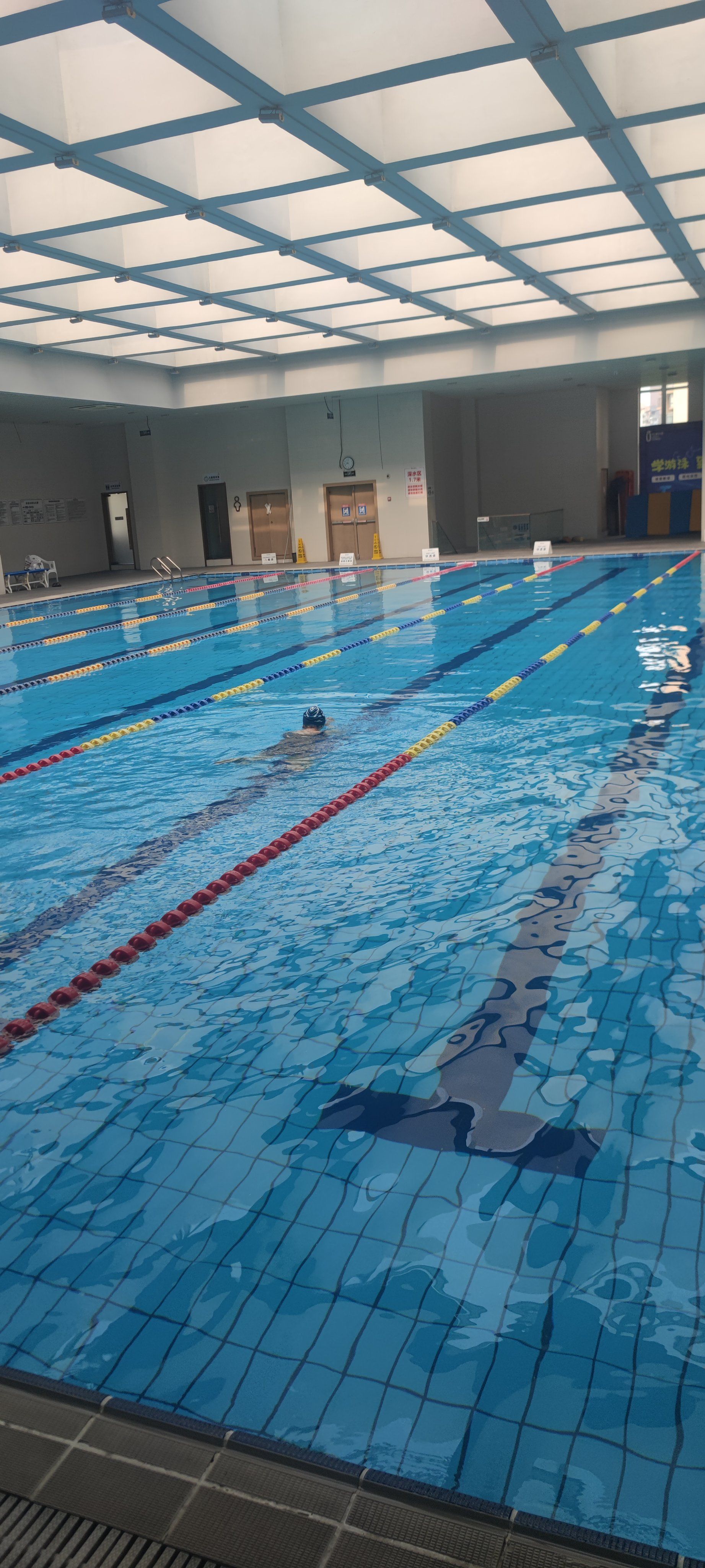 这游泳馆