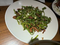 鲜豆角炒肉丝-姥姥家春饼店(八里庄店)