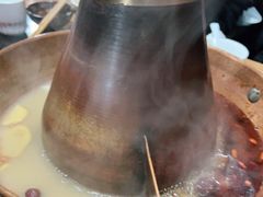 -果松木炭酸菜铜火锅·外婆参鸡汤