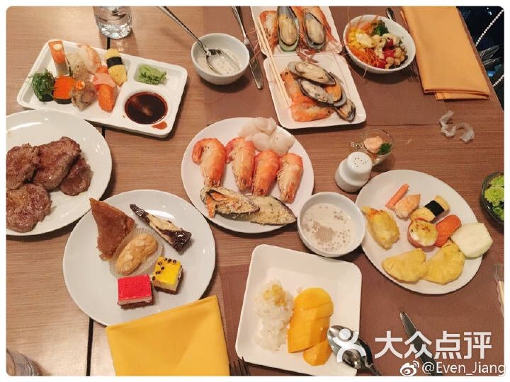彩虹云霄酒店81&82层国际自助餐