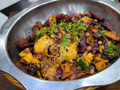 -愉肴麻辣香锅(中山路店)