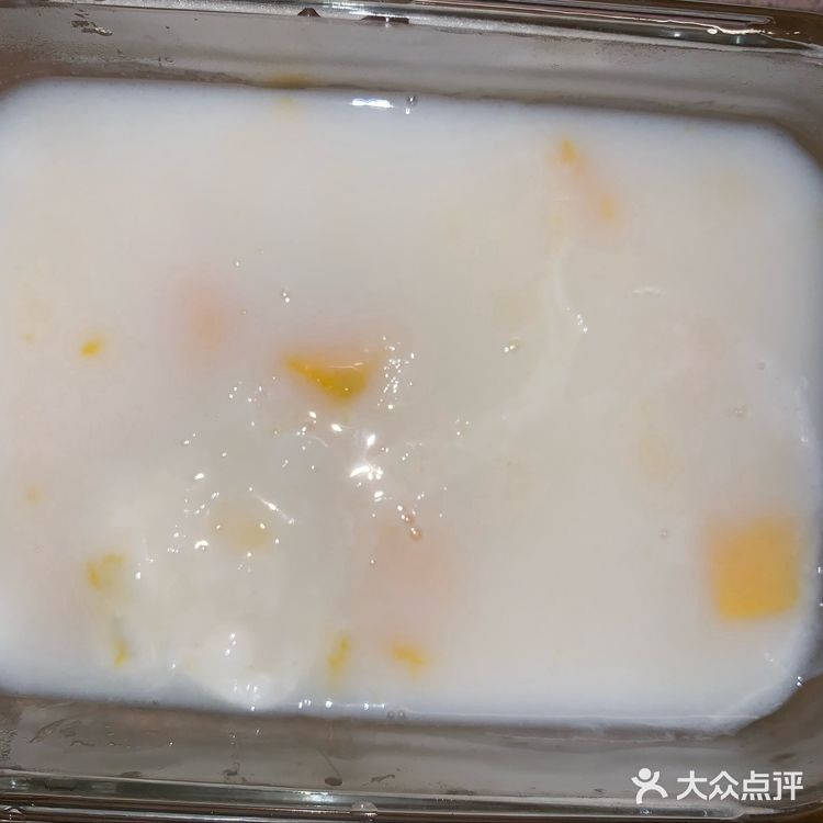 夏天就应该来碗冰冻的芒果椰奶果冻