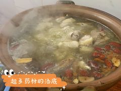 连州果园鸡-威邵鸡煲(西华路总店)
