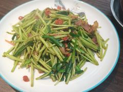芦蒿炒腊肉-民间瓦缸煨汤館(嵩山路店)