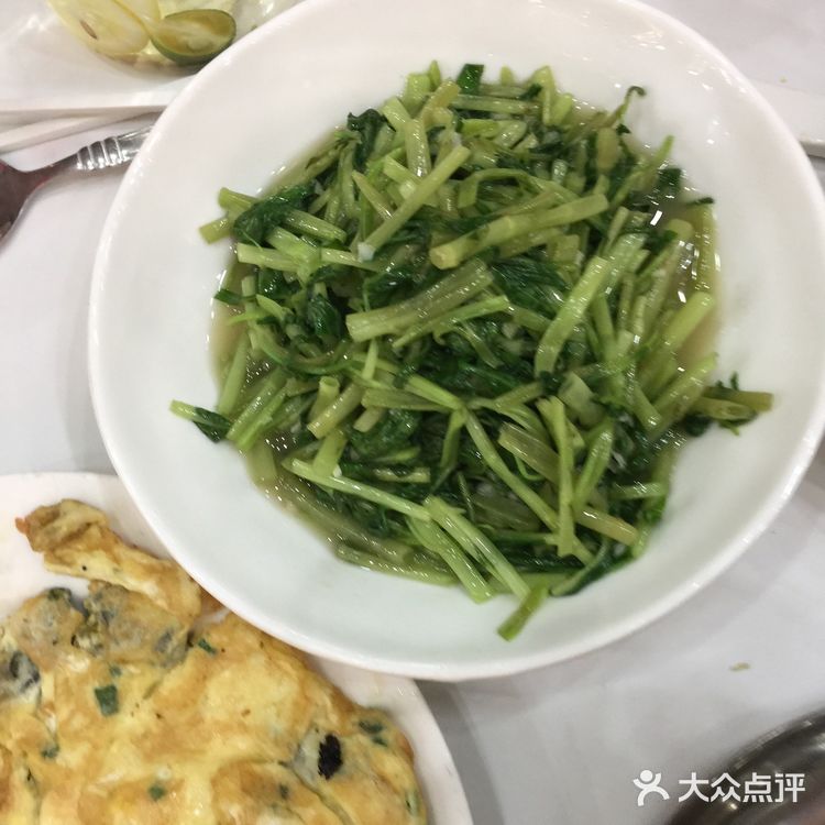 鸡都酥掉了。味道有点淡「果木烧猪排」这个蛮好吃的