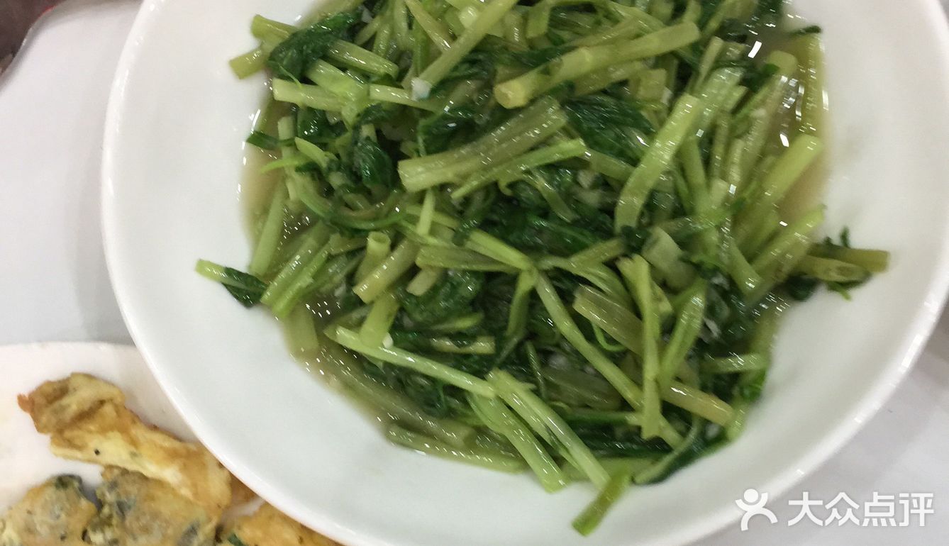 鸡都酥掉了。味道有点淡「果木烧猪排」这个蛮好吃的