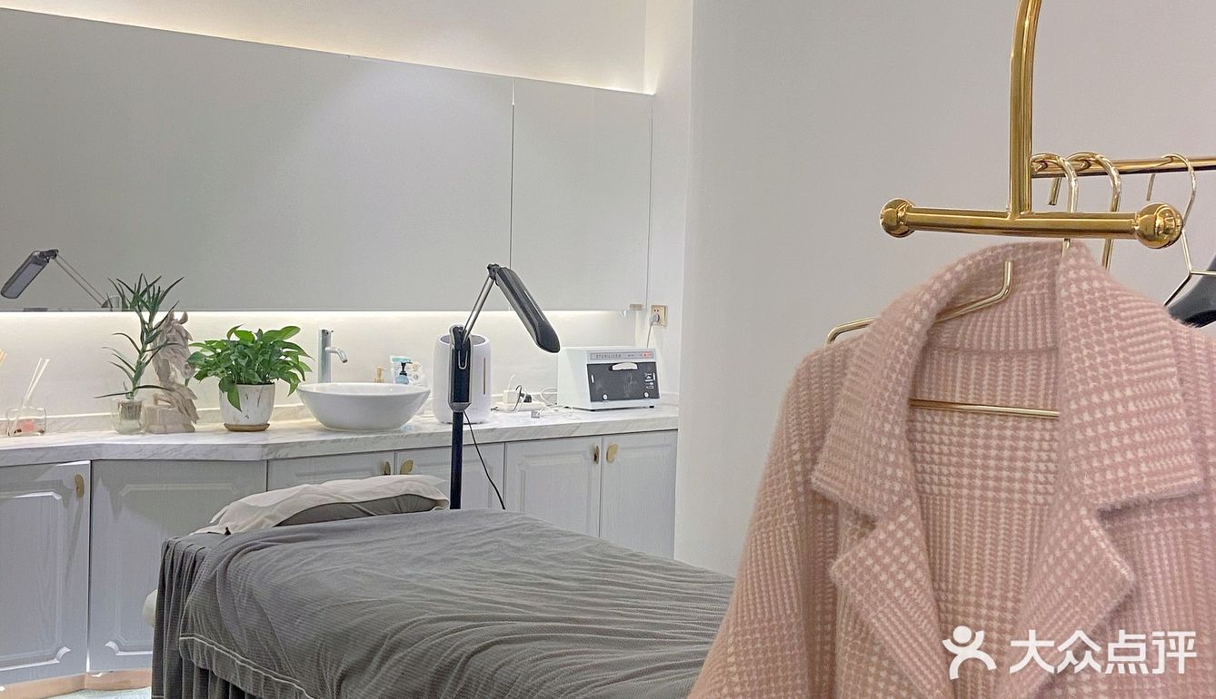 许多女明星的婚甲都是在他家做的 昆明已有很多店面了